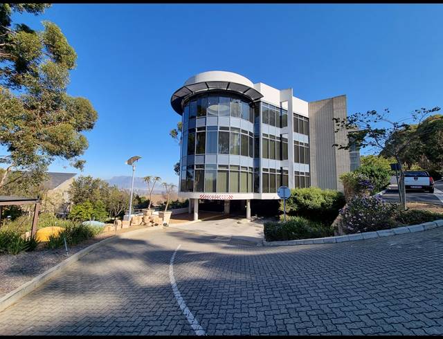 814M² OFFICE TO LET IN PLATTEKLOOF 2